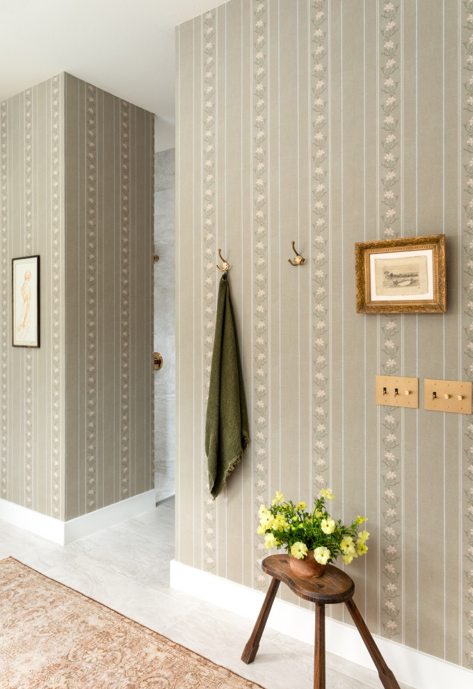 Transitional home design photo in Austin
