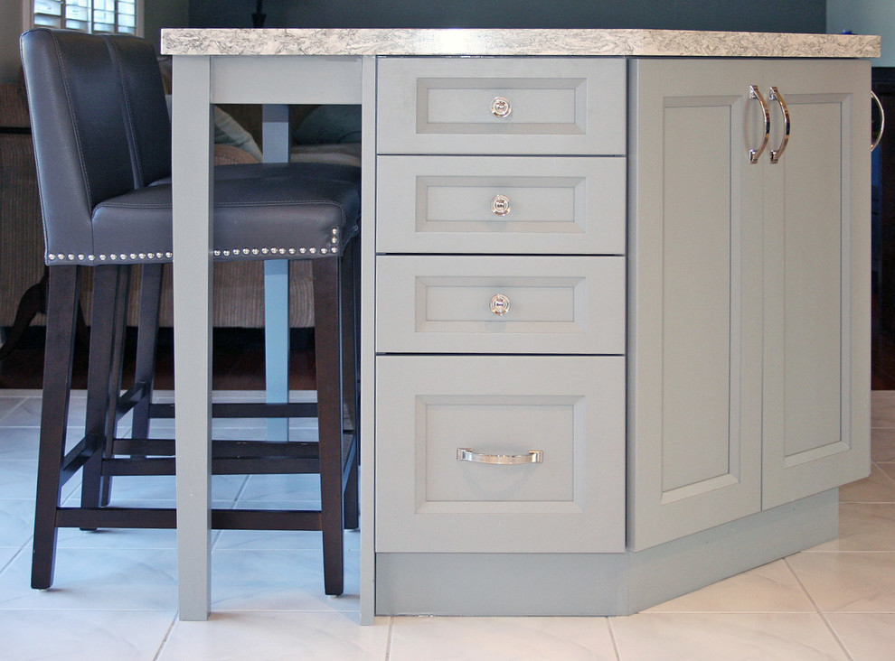 Example of a transitional kitchen design in Toronto