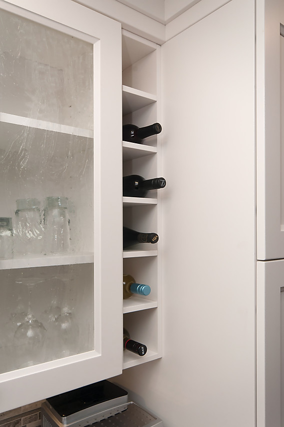Transitional kitchen photo in Vancouver