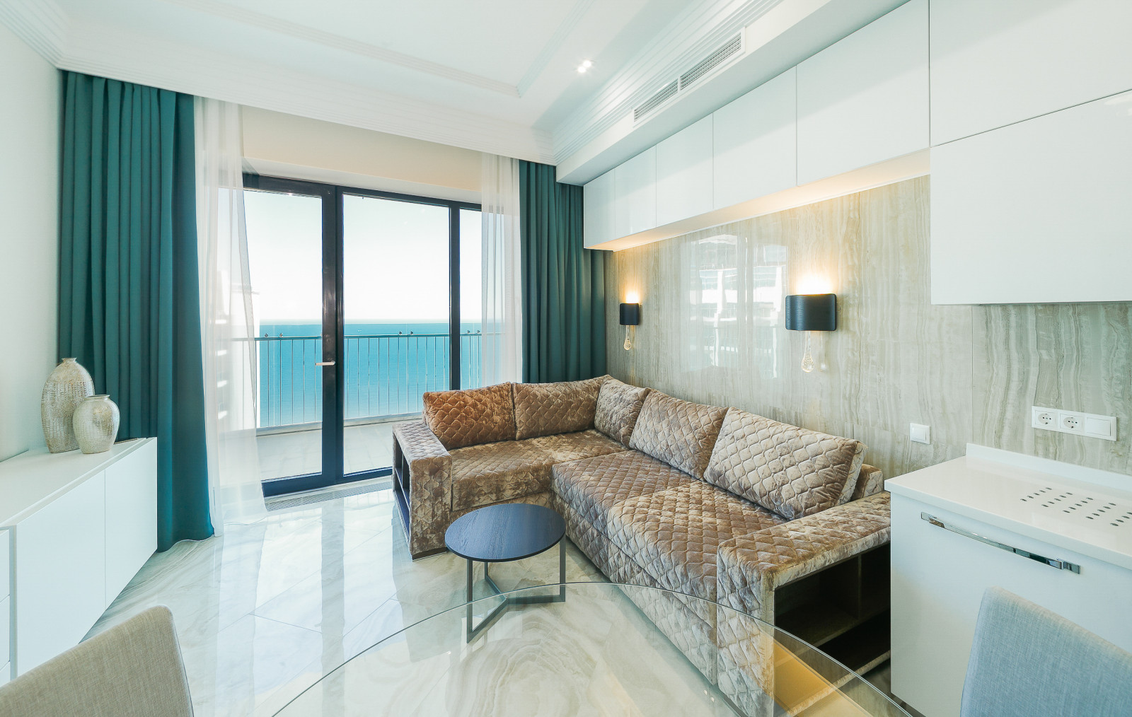 Апартаменты  ЖК "Актёр гэлакси" в современном морском стиле