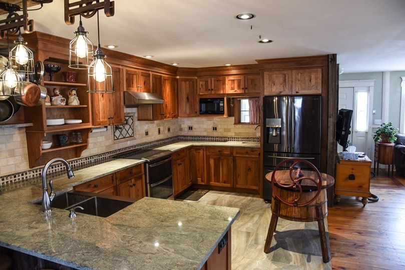 Kitchen - rustic kitchen idea in Burlington