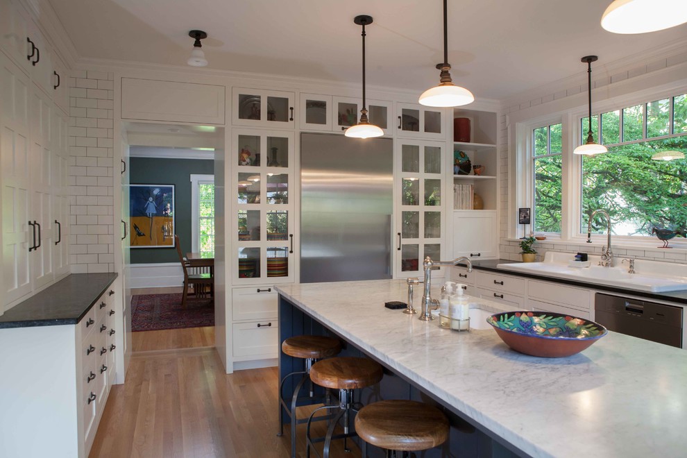 Kitchen - transitional kitchen idea in Seattle