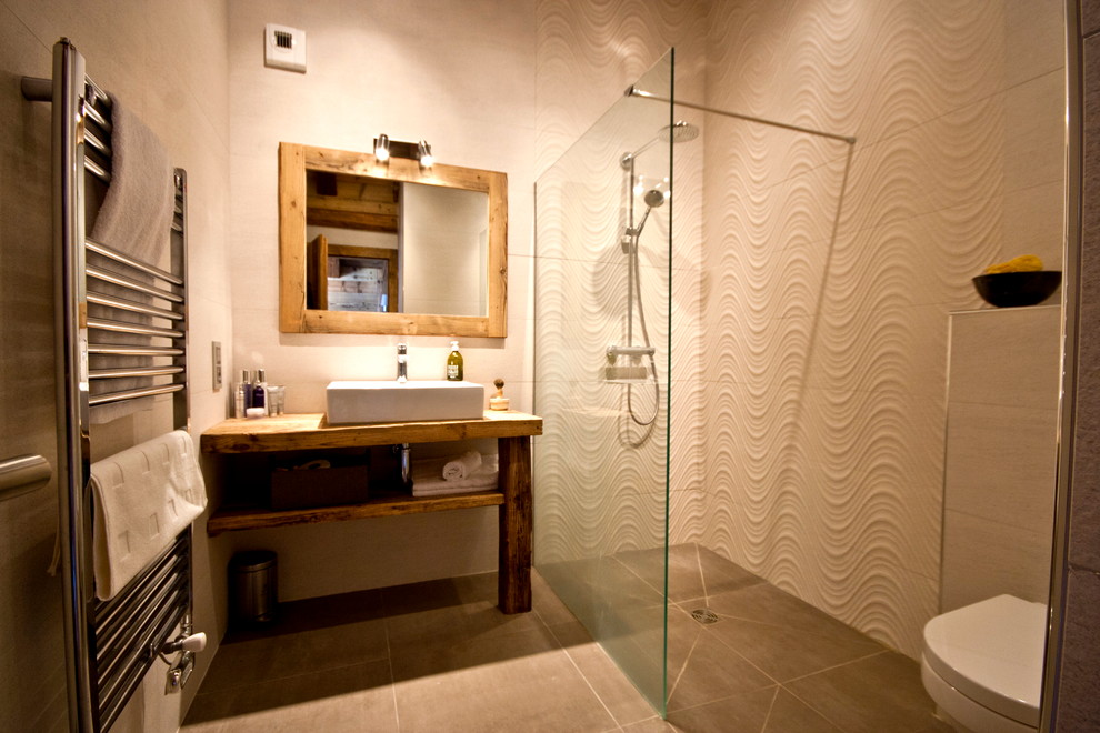 Photo of a contemporary bathroom in Lyon.