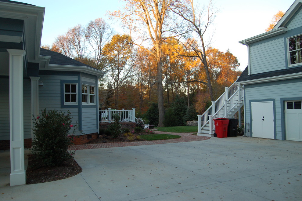 Photo of a traditional shed and granny flat in Charlotte.