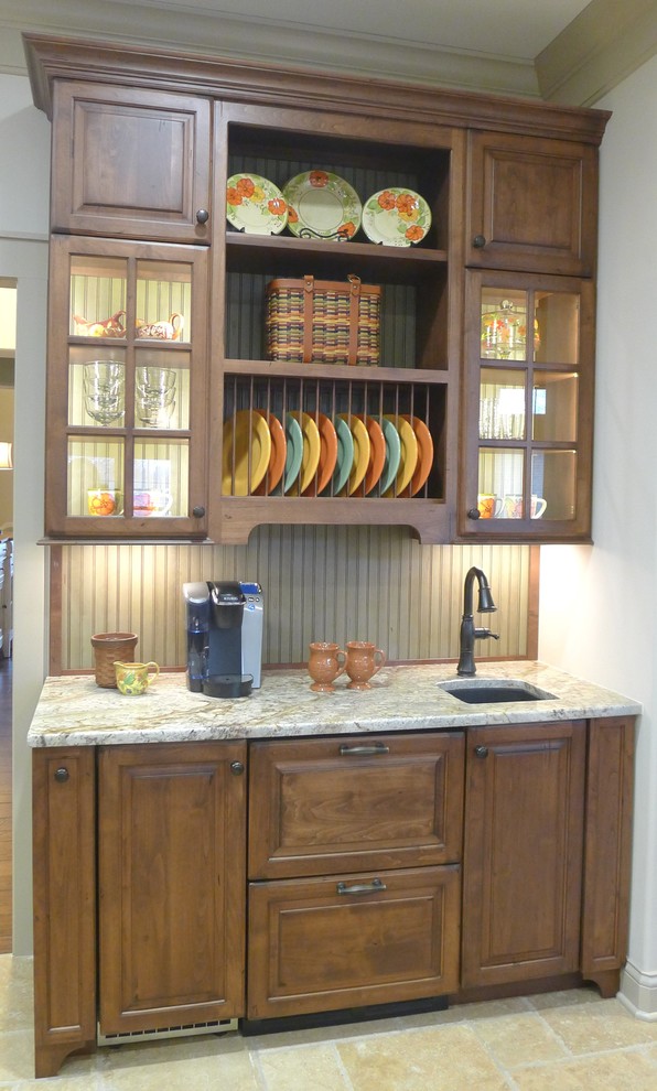 Example of a mountain style home design design in Cincinnati