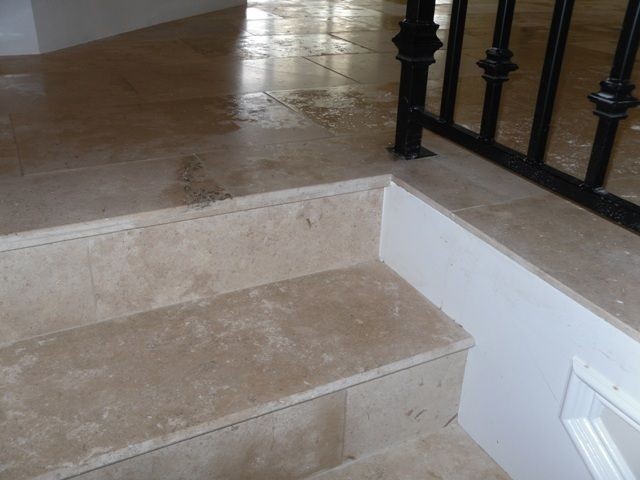 Transitional home design photo in Austin