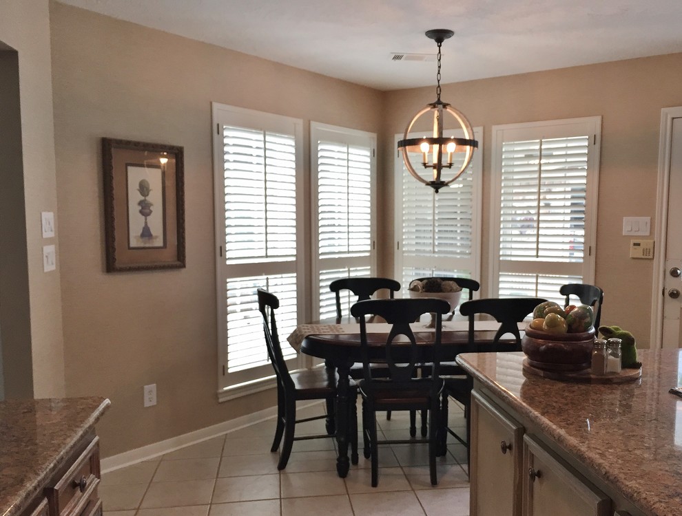 Inspiration for a transitional home design remodel in Houston
