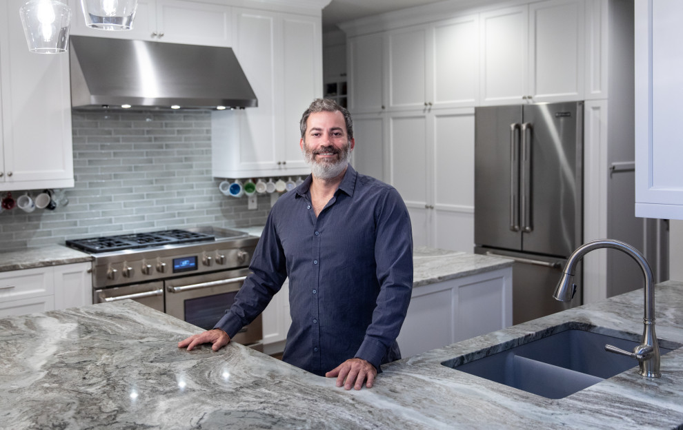 Kitchen - transitional kitchen idea in Atlanta