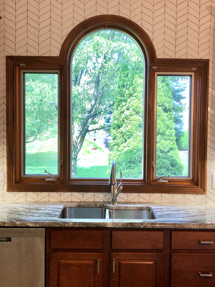 Kitchen - transitional kitchen idea in Cincinnati