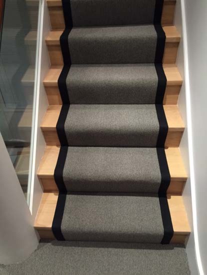 Mid-sized contemporary carpeted u-shaped staircase in London with mixed railing.