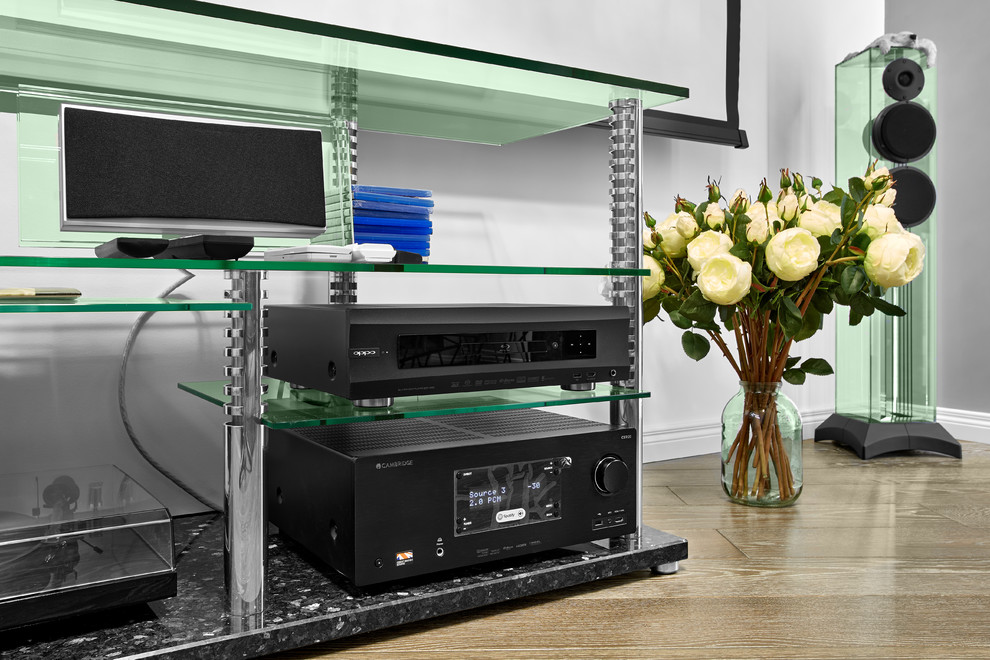 Кинотеатр с камином