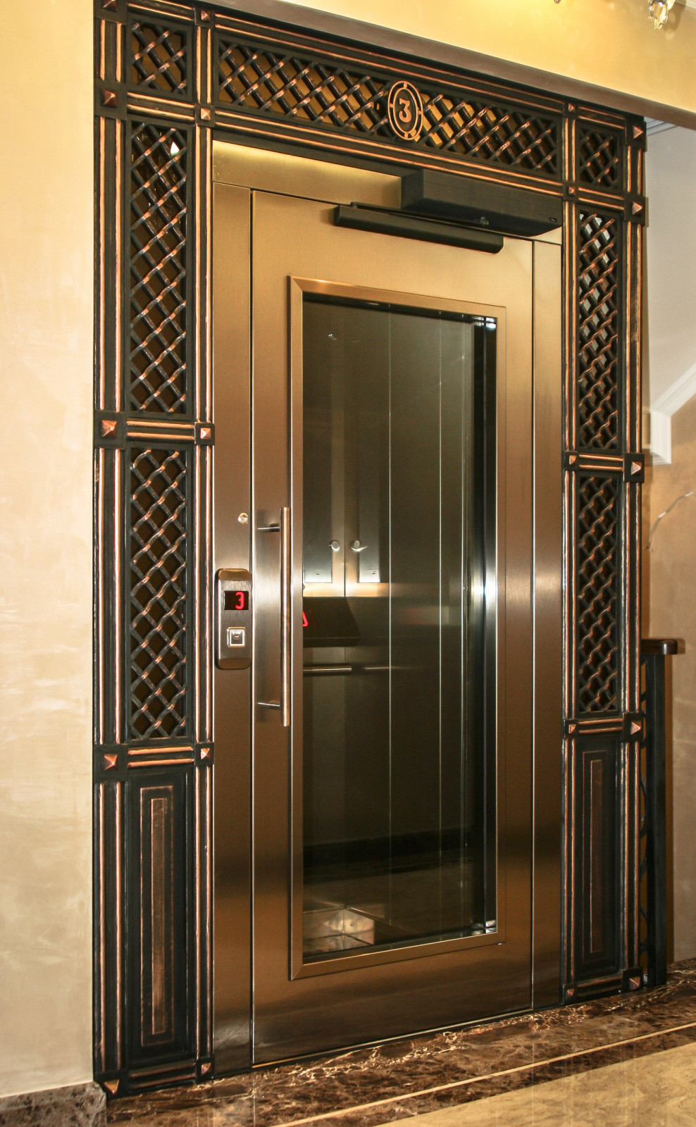 Кованая шахта лифта