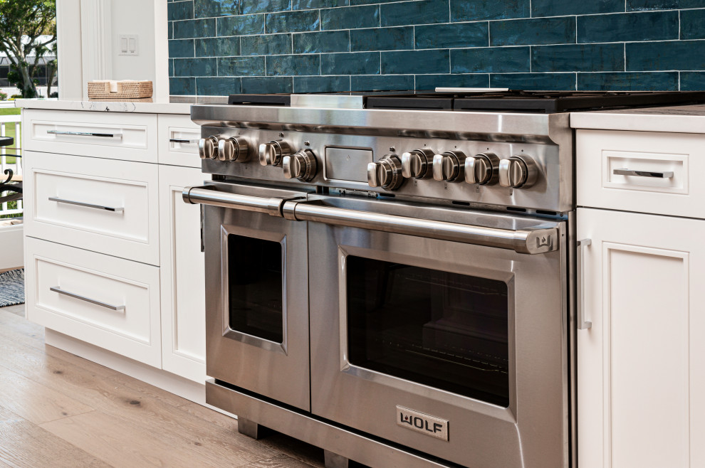 Example of a transitional home design design in Miami
