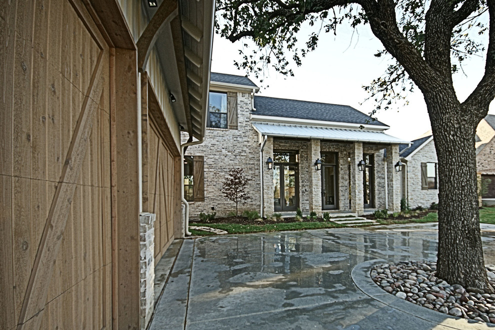 Photo of a contemporary exterior in Dallas.