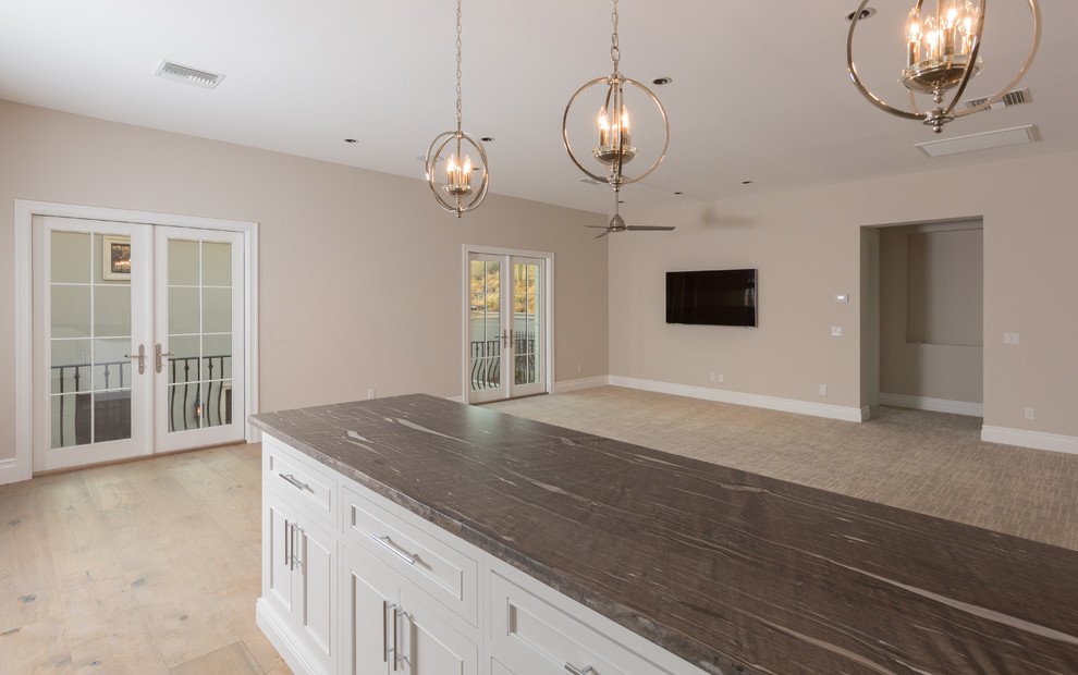 Example of a transitional kitchen design in Phoenix