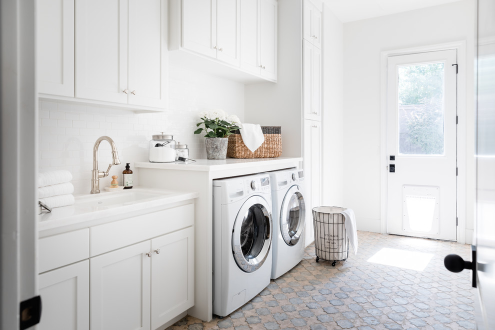 Home design - transitional home design idea in Sacramento