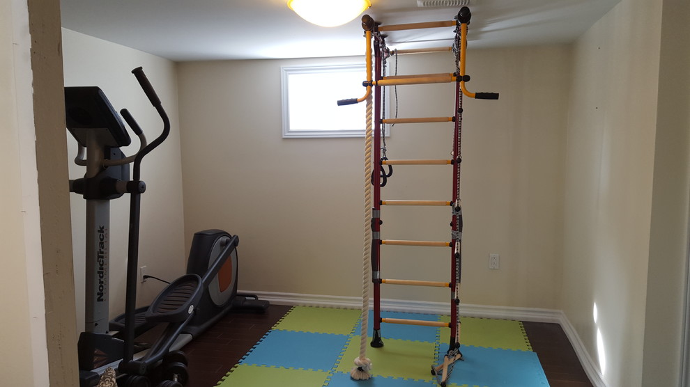 Inspiration for a small transitional multipurpose gym in Toronto with beige walls and vinyl floors.