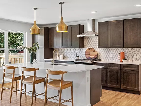 Kitchen - transitional kitchen idea in Austin