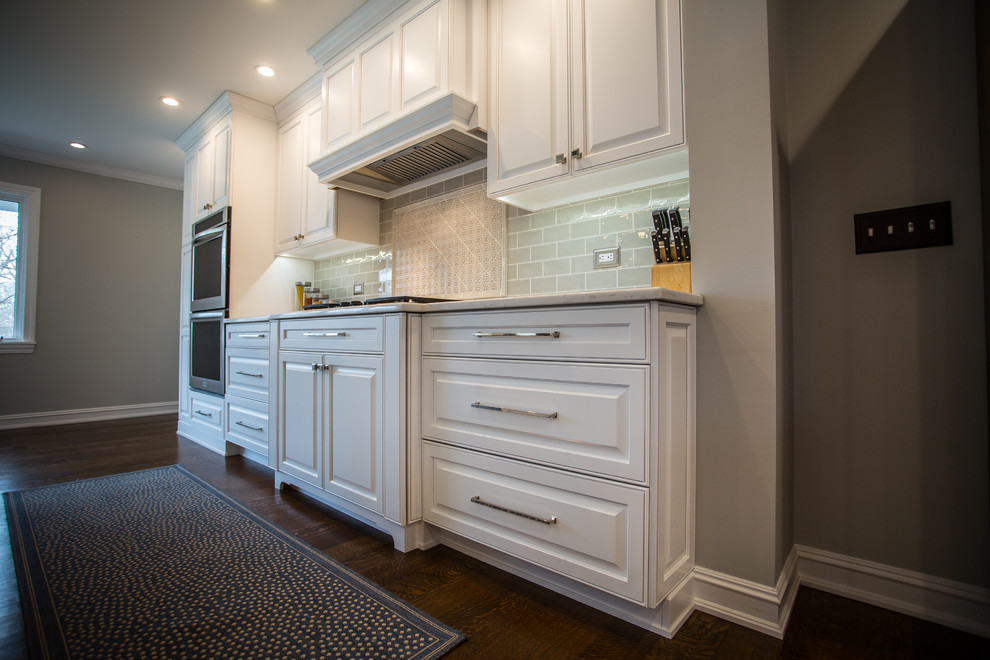 Kitchen - transitional kitchen idea