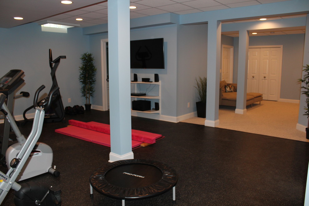Inspiration for a traditional home gym in Cleveland with blue walls.