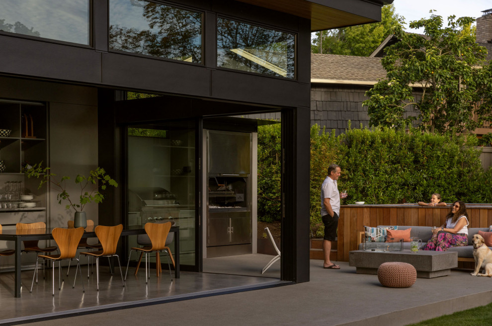 This is an example of a modern patio in Seattle.