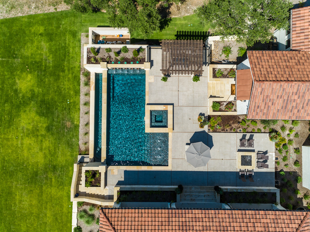 Transitional home design photo in Austin