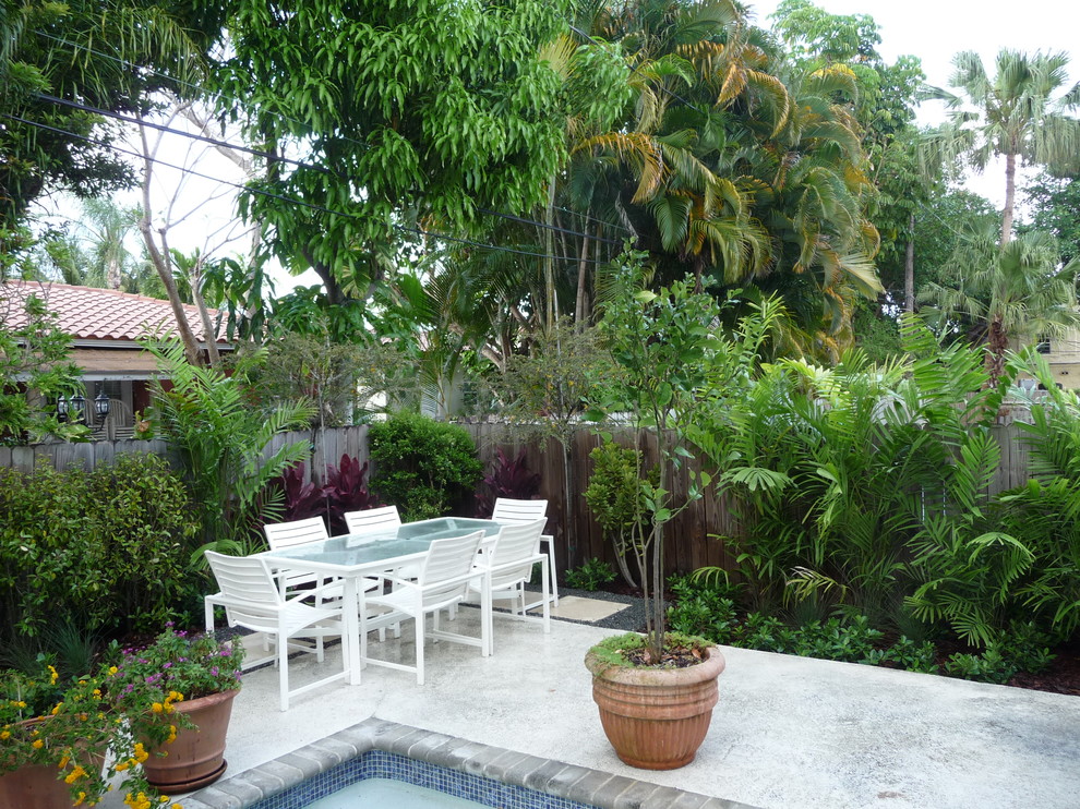 Example of an island style home design design in Miami
