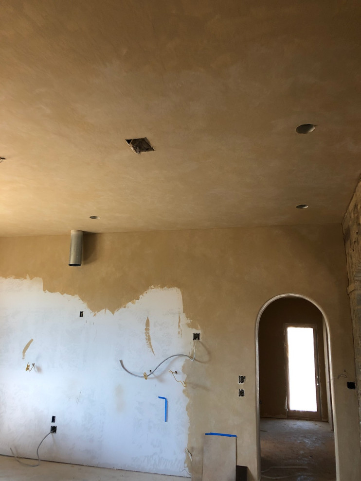 Transitional home design photo in Austin