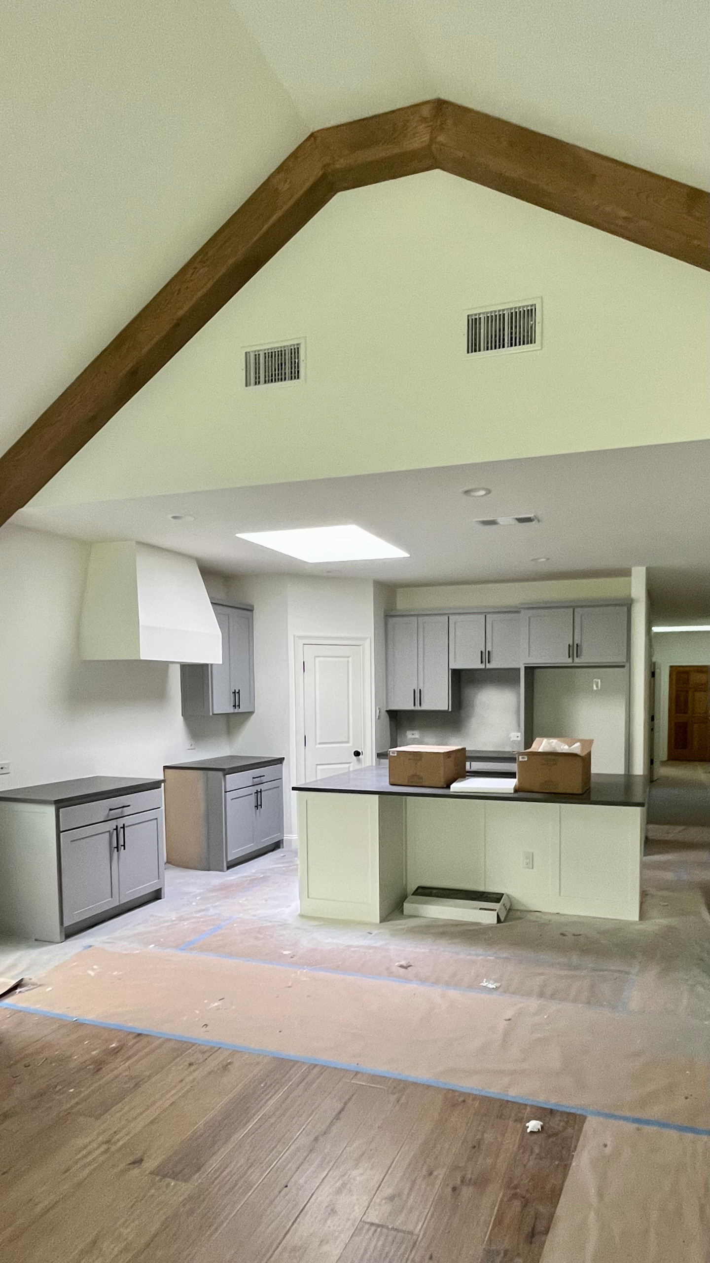 Elegant kitchen photo in Dallas
