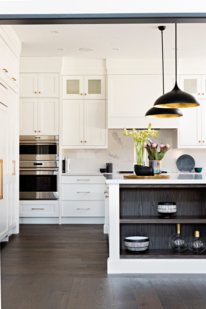 Transitional kitchen photo in Toronto