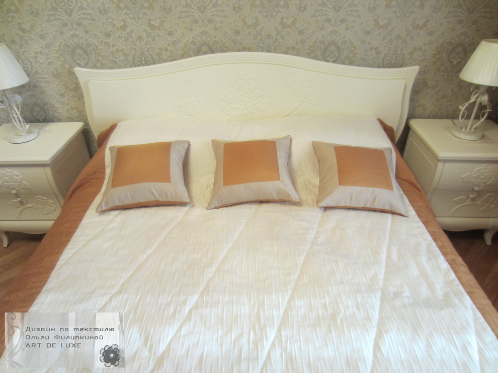 Комната для гостей, шторы, покрывало, подушки