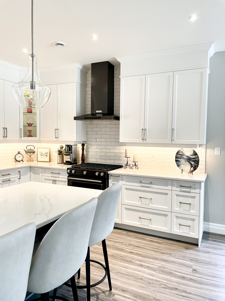 Inspiration for a transitional kitchen remodel in Toronto