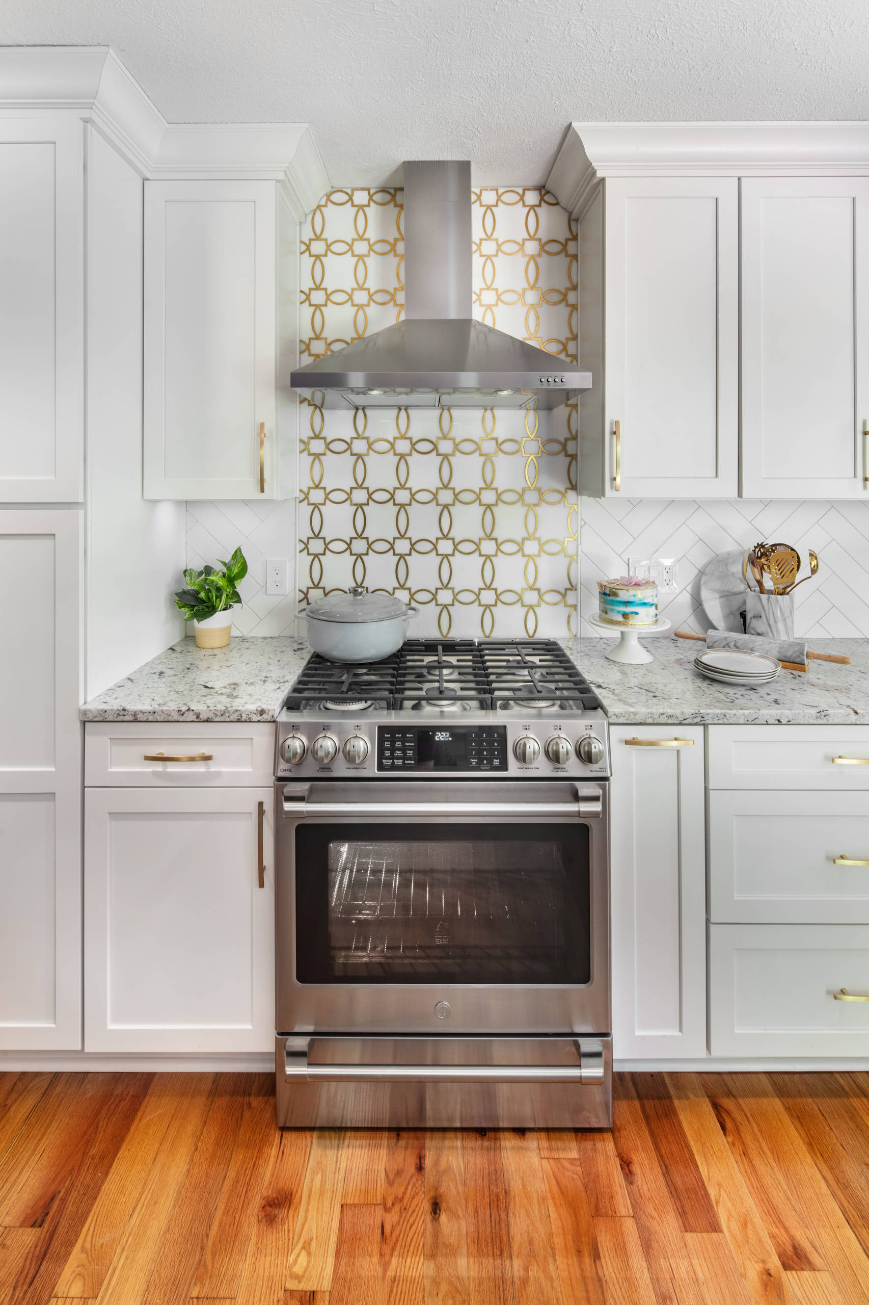 Kitchen With A Splash of Color!