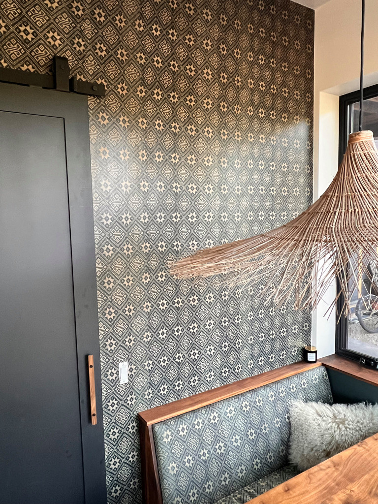 Breakfast nook with matching wallpaper and cushions