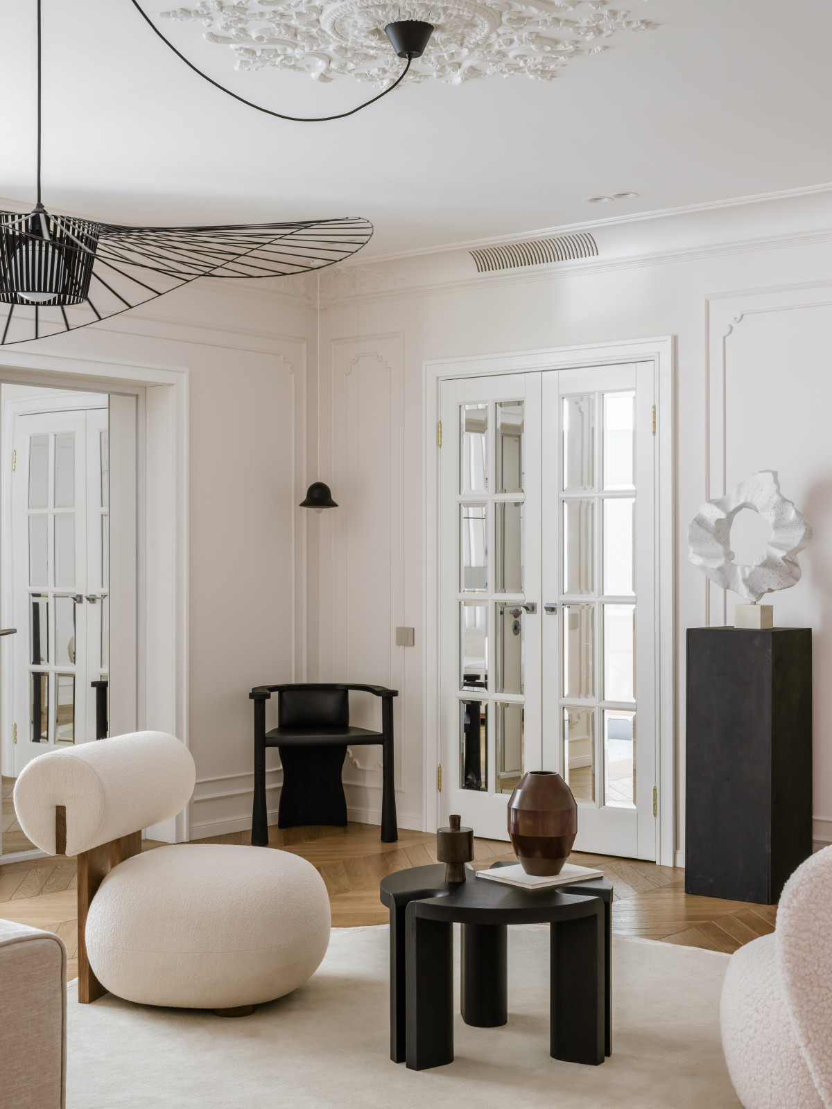 Французское настроение и мотивы шинуазри: семейная квартира