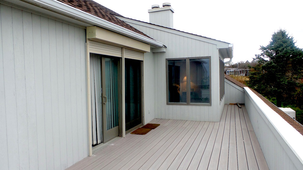 Example of a mid-sized transitional backyard deck design in New York with no cover