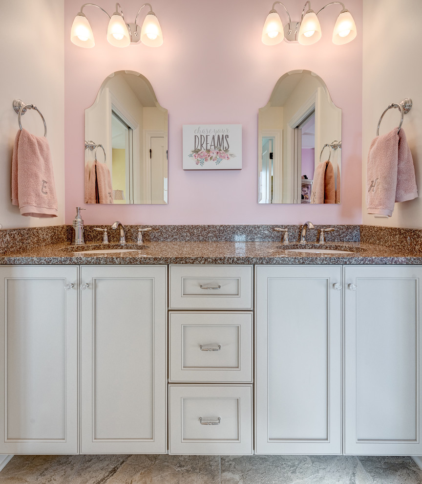 Inspiration for a transitional home design remodel in Chicago