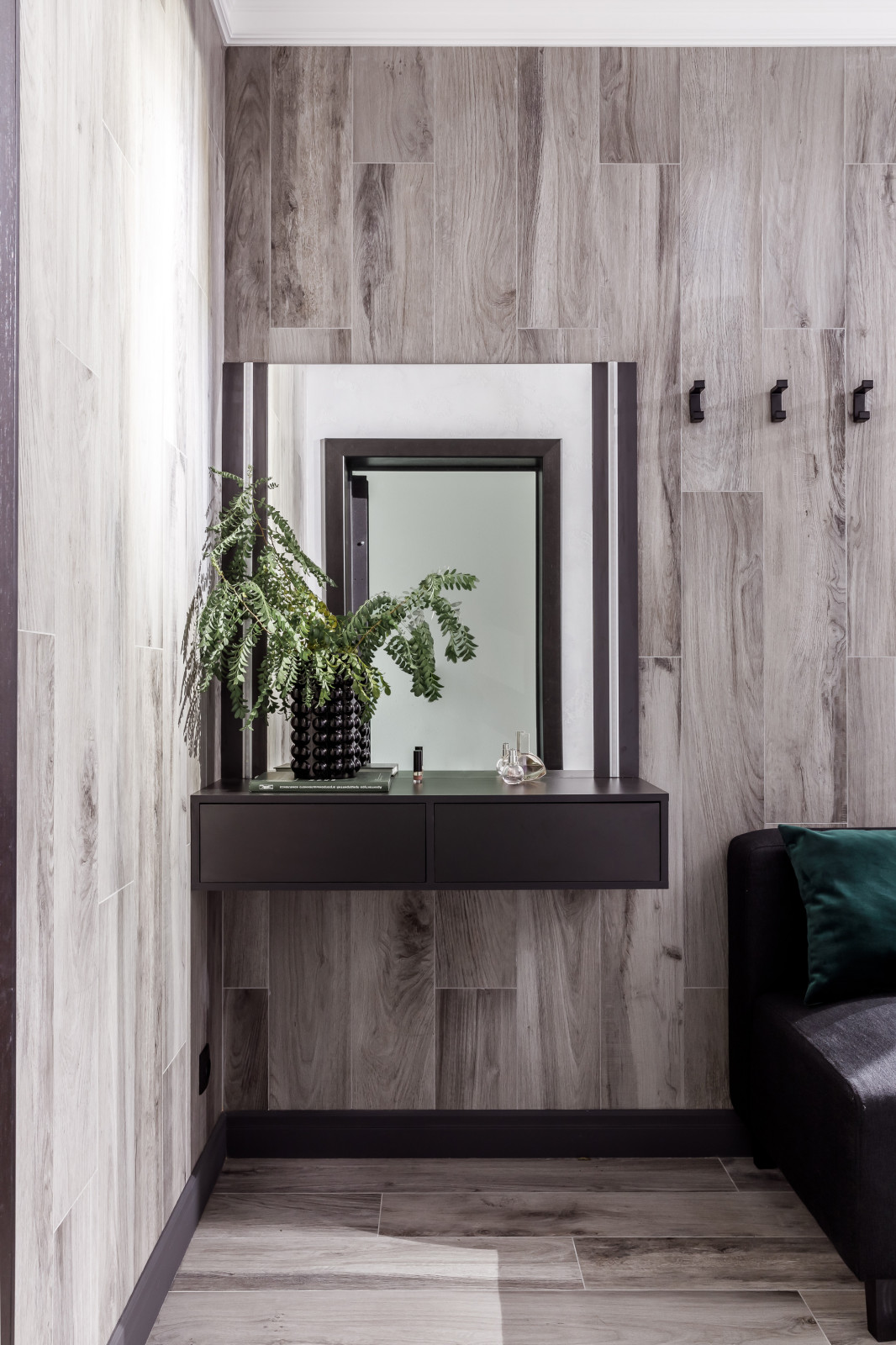 Монохромный интерьер 2-х комнатной квартиры