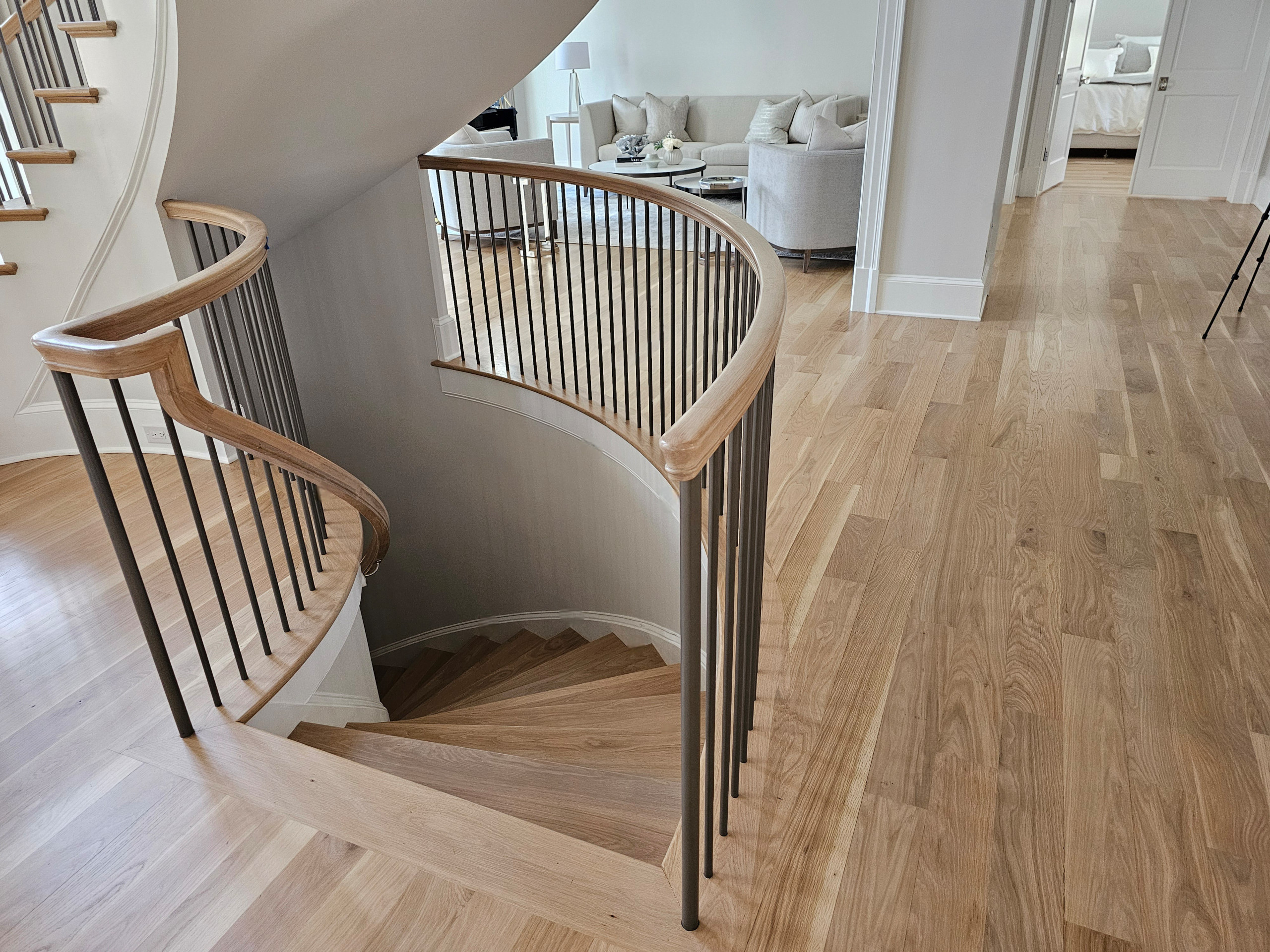 116_Elegant & Eye-catching Curved Staircase, Leesburg VA 20175