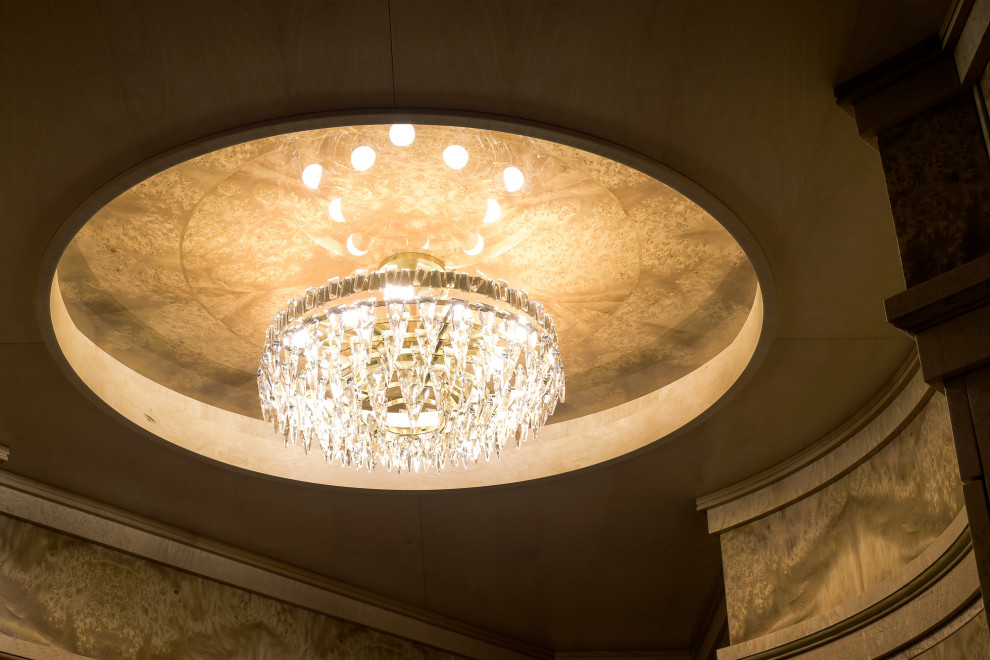 Прихожая и коридор в отделке декоративным шпоном.