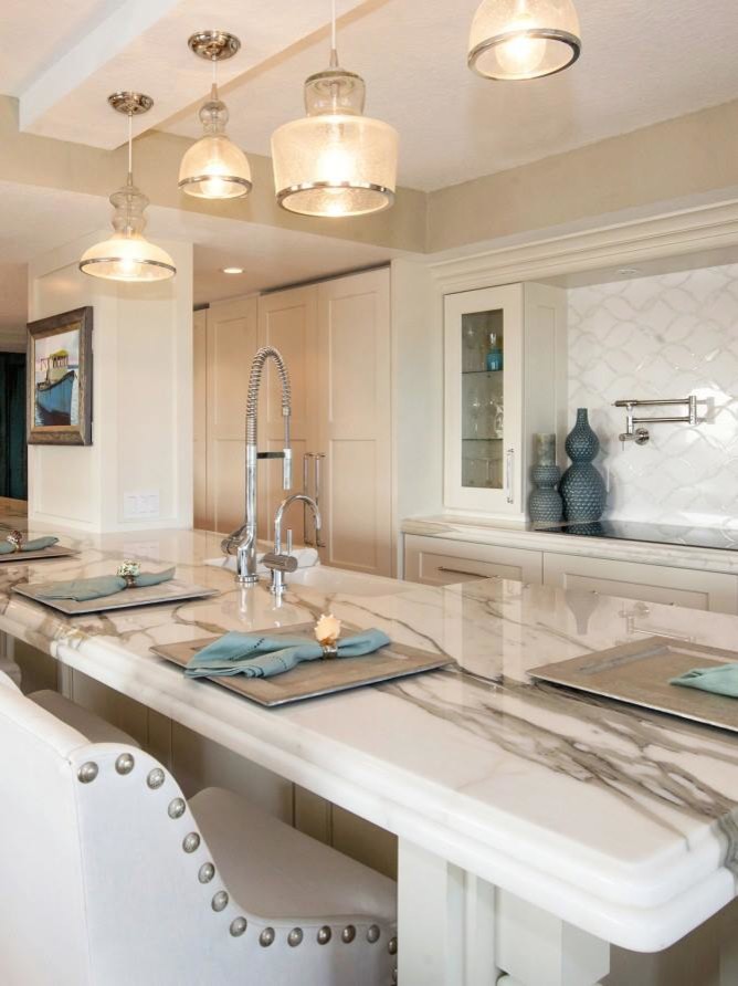 Example of a transitional kitchen design in Charlotte