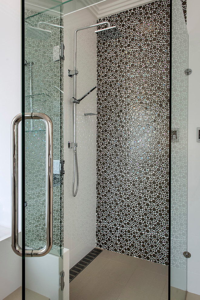 This is an example of a contemporary bathroom in Perth.
