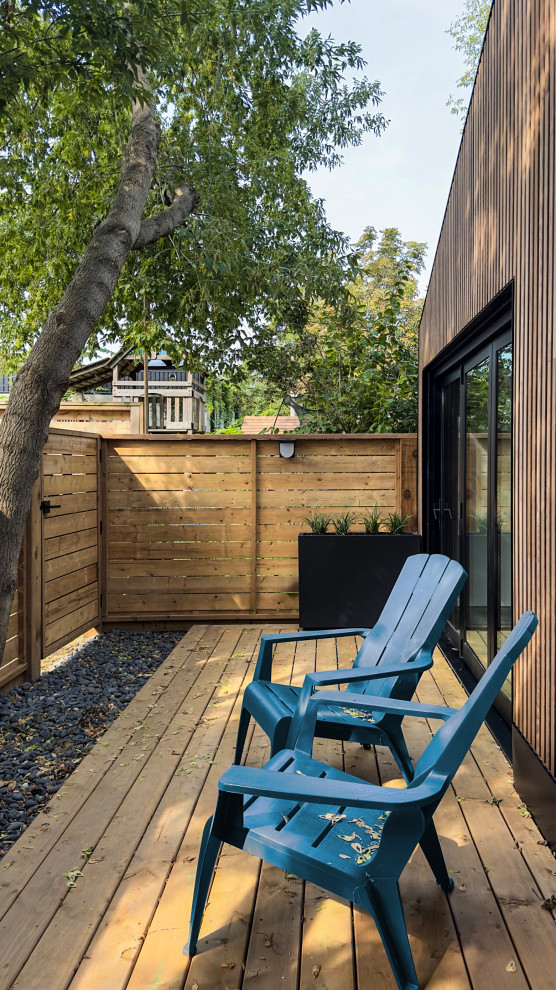 Example of a minimalist home design design in Toronto