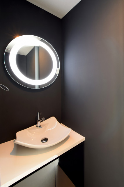 趣味と風景をたのしむ家 moderne-toilettes