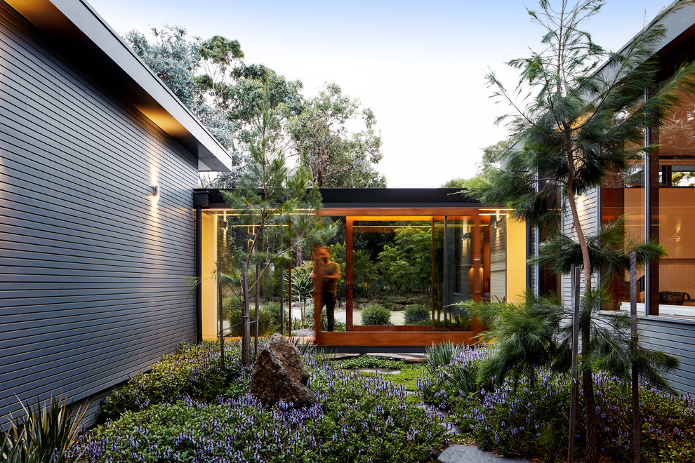 Design ideas for a large modern exterior in Melbourne.