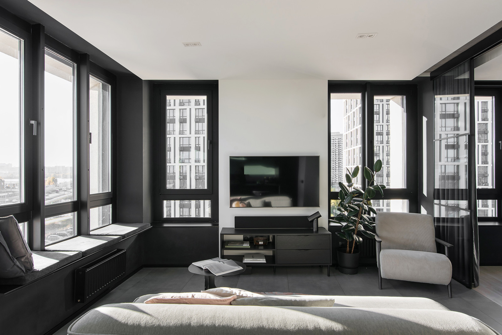 ИНТЕРЬЕР ДЛЯ ТРОИХ И ЕЩЕ ДВОИХ