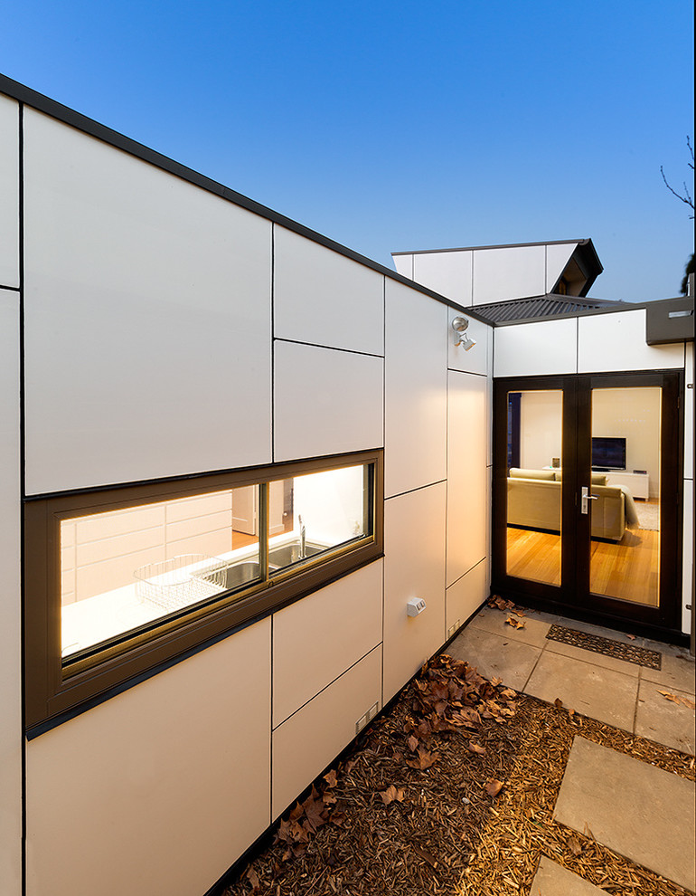 This is an example of a contemporary one-storey white exterior in Melbourne with concrete fiberboard siding.