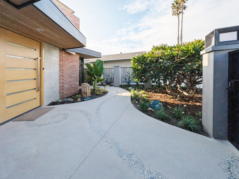 Mid-Century Modern House with Contemporary Art Collection