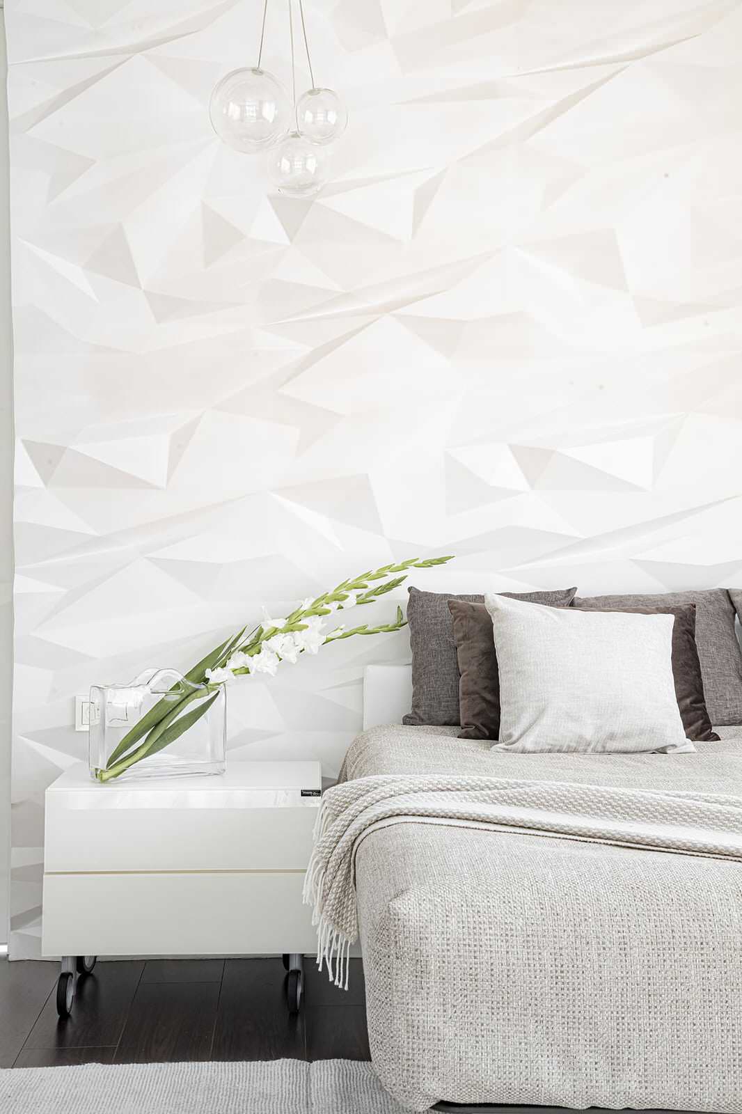 Большой красивый белый дом