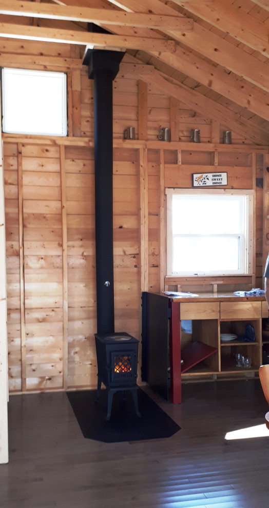 Kitchen - small rustic kitchen idea